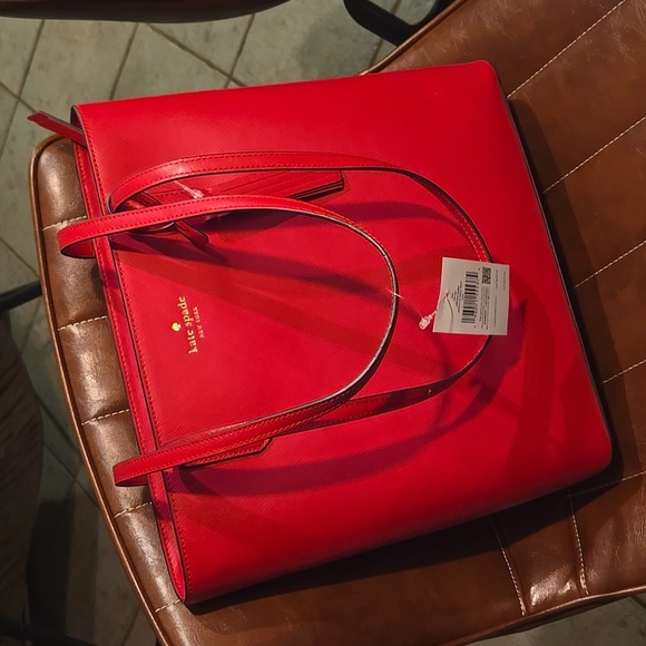 kate spade Handbags - NEW kate spade Saffiano leather tote